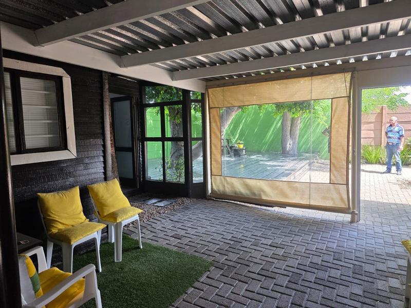 To Let 7 Bedroom Property for Rent in Bonnie Brae Western Cape